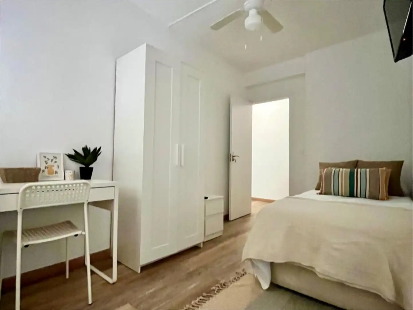 Room in Carrer d'Algol, 15, Ciudad de Asís