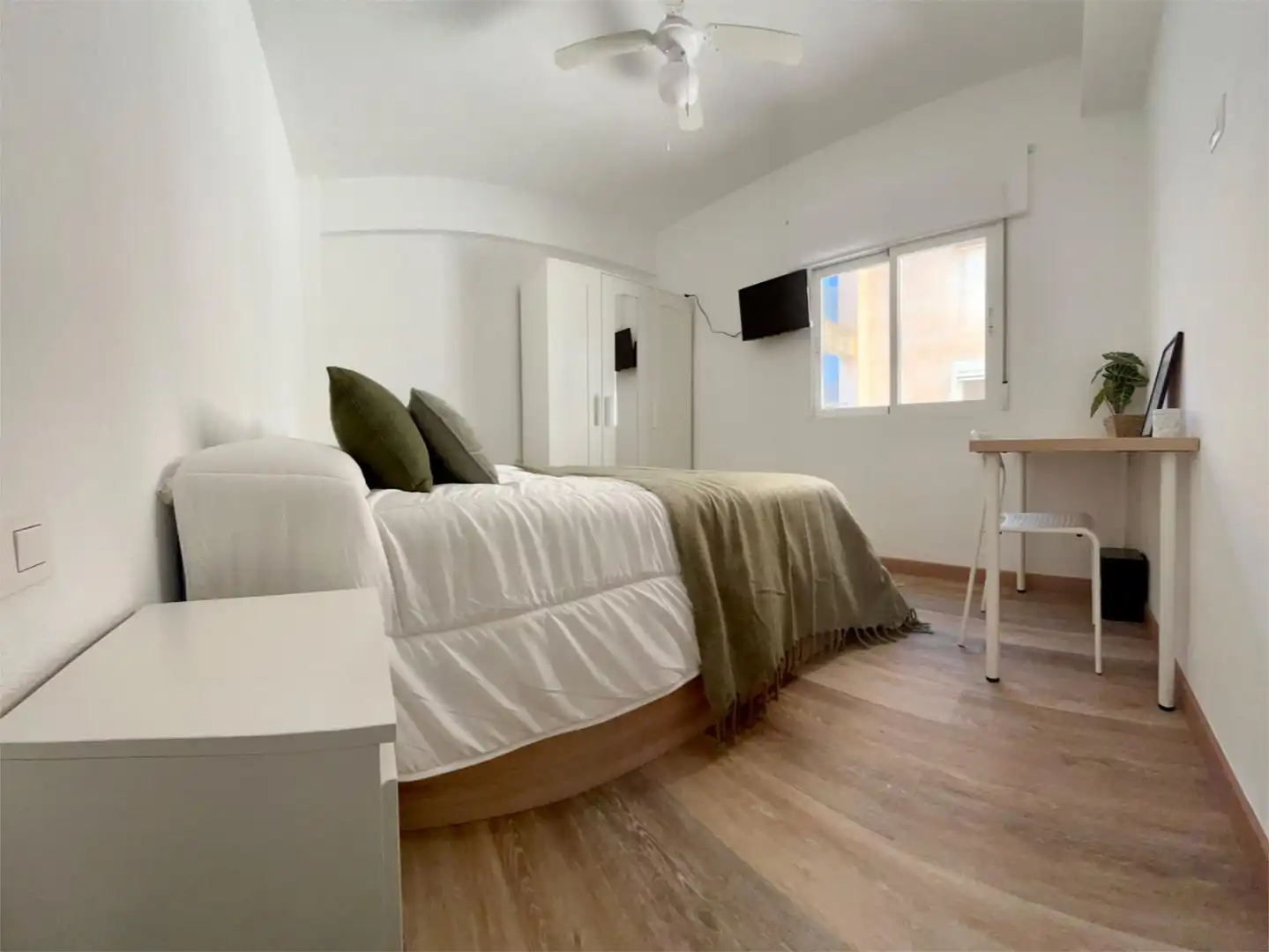 Room in Carrer d'Algol, 15, Ciudad de Asís