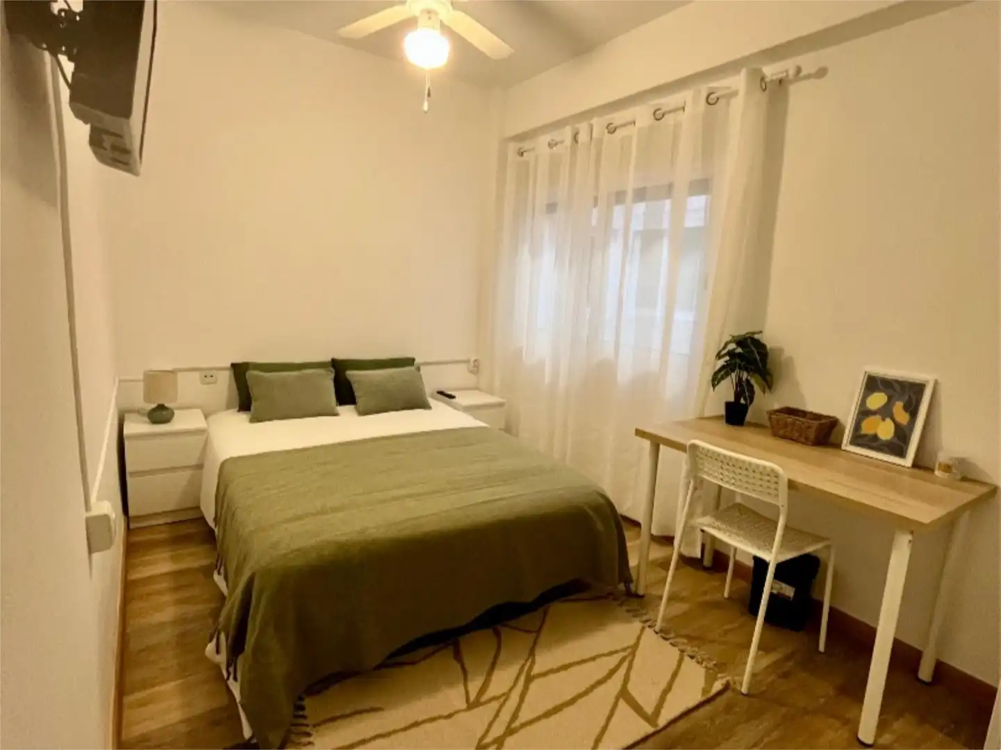 Room in Carrer d'Algol, 15, Ciudad de Asís