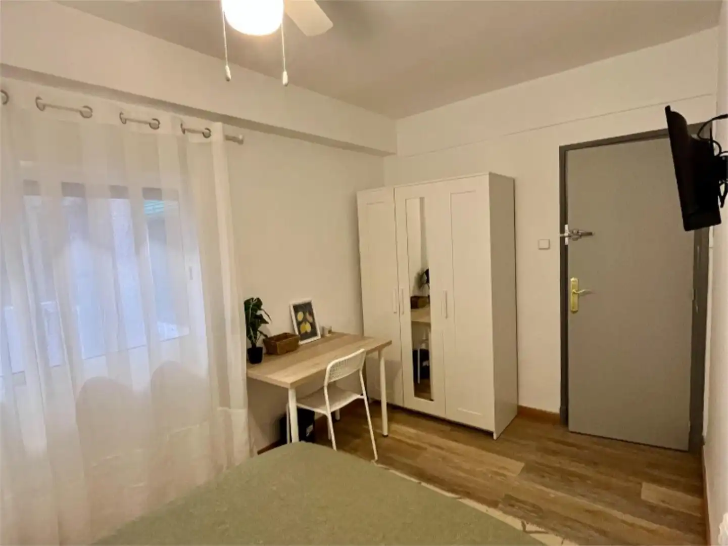 Room in Carrer d'Algol, 15, Ciudad de Asís