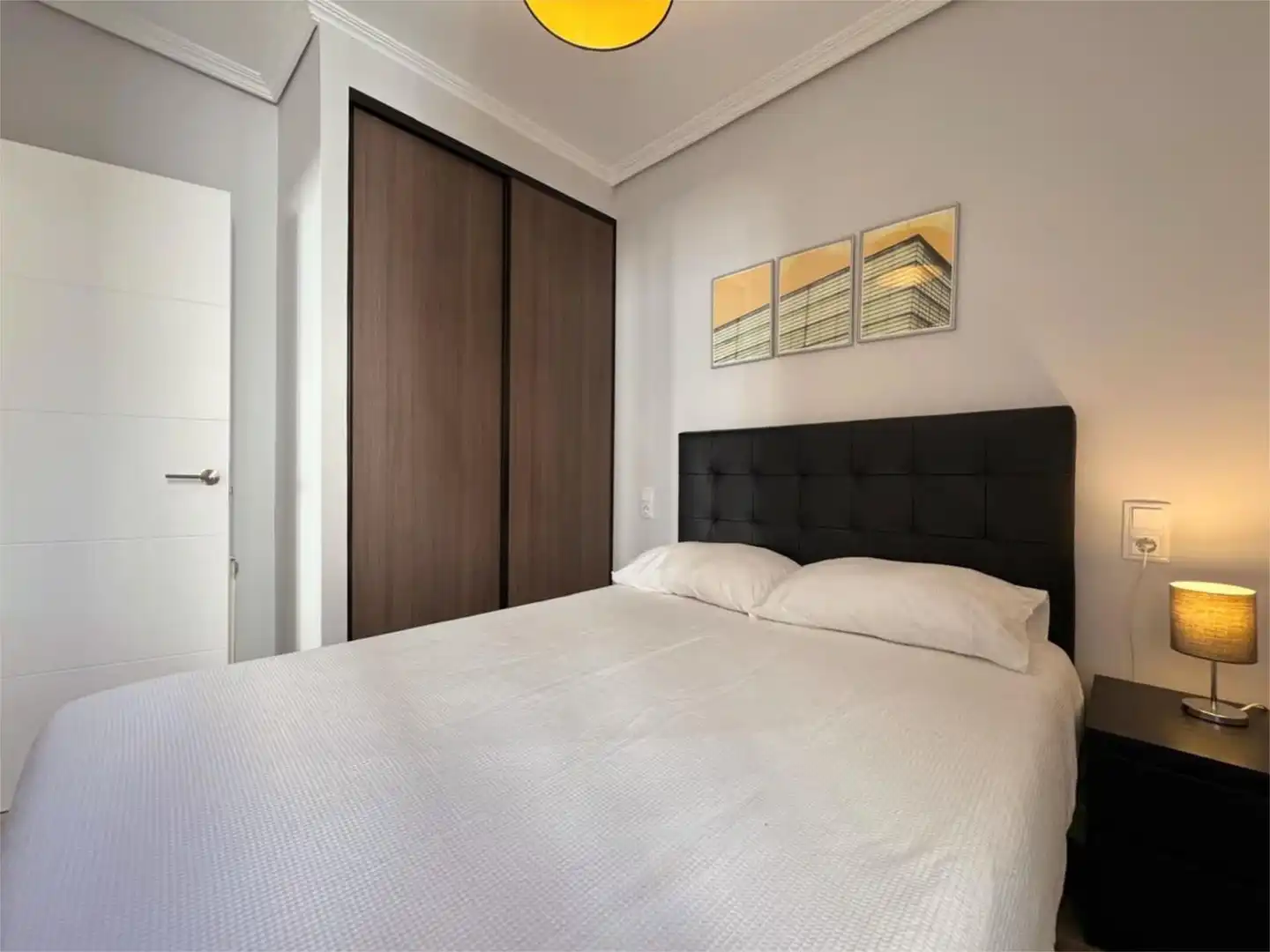 Flat for rent in Avenida Carlos V, 20, Parque María Luisa -Giralda Sur Bedroom of Flat for rent in Sevilla with Air Conditioner, Heating and Parquet flooring