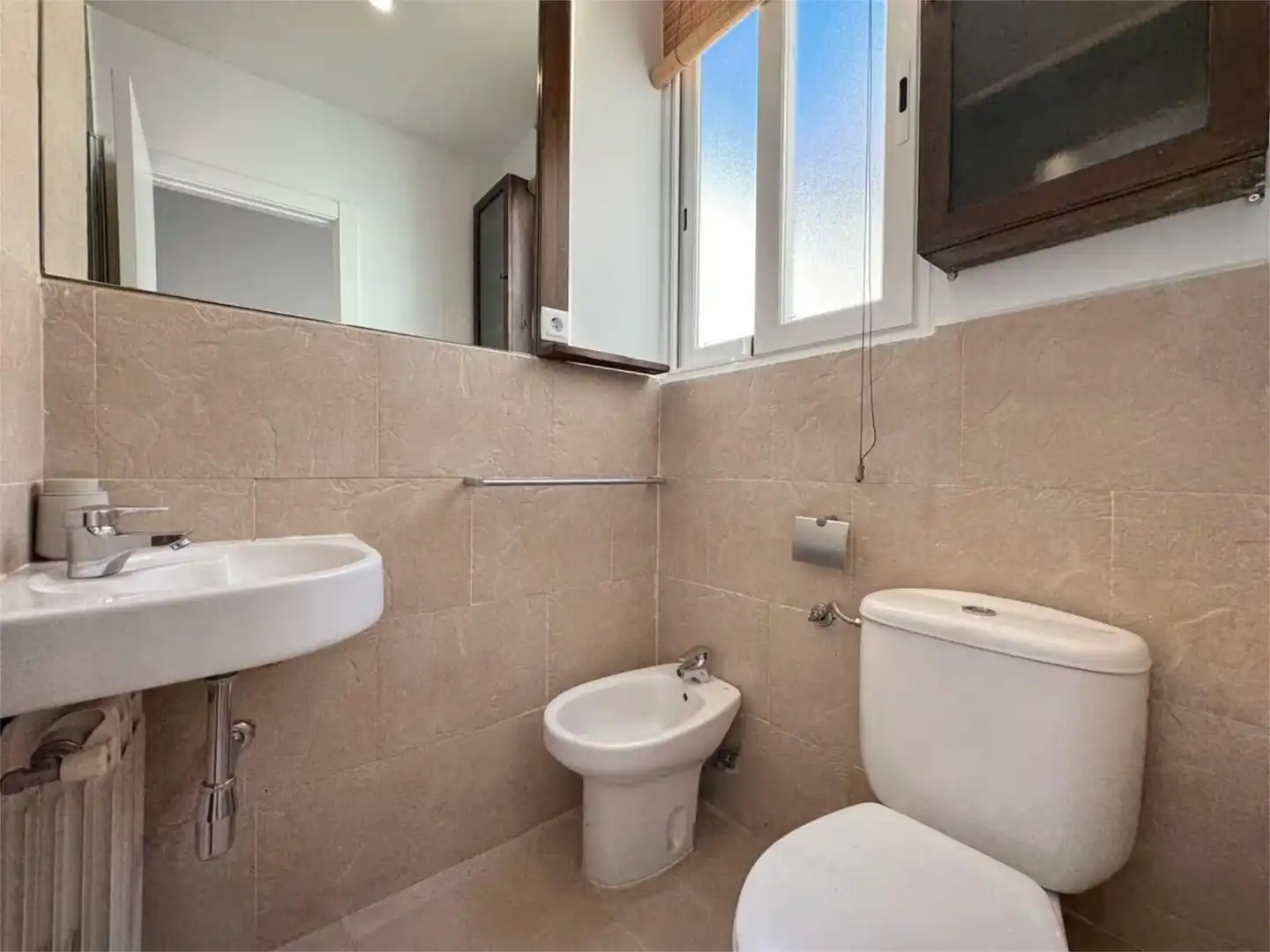 Flat for rent in Avenida Carlos V, 20, Parque María Luisa -Giralda Sur Bathroom of Flat for rent in Sevilla with Air Conditioner, Heating and Parquet flooring