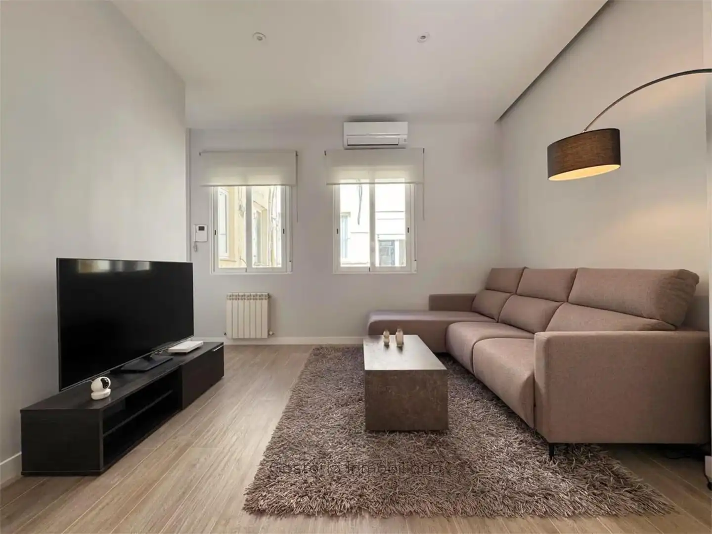 Flat for rent in Avenida Carlos V, 20, Parque María Luisa -Giralda Sur Living room of Flat for rent in Sevilla with Air Conditioner, Heating and Parquet flooring