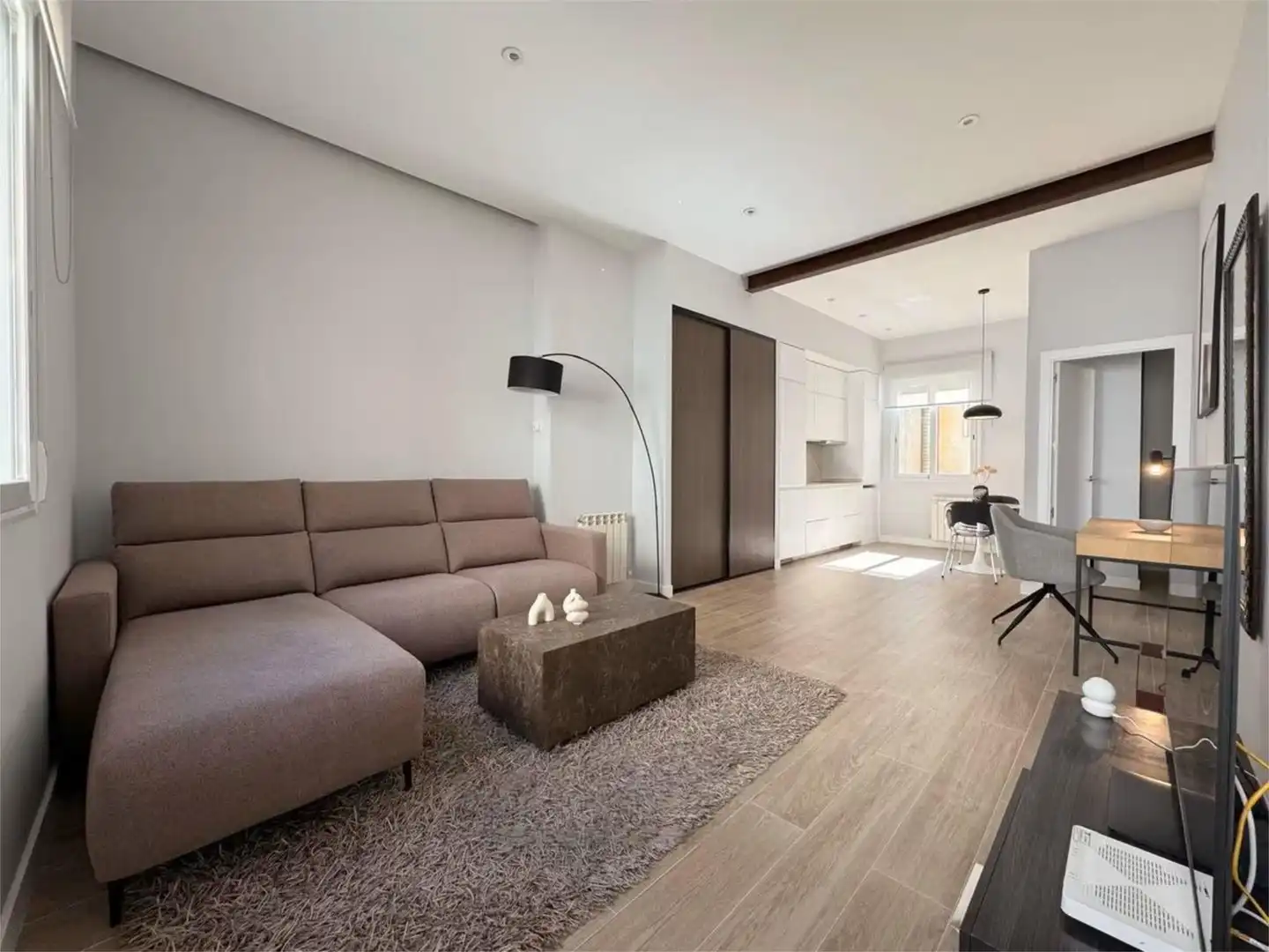Flat for rent in Avenida Carlos V, 20, Parque María Luisa -Giralda Sur Living room of Flat for rent in Sevilla with Air Conditioner, Heating and Parquet flooring