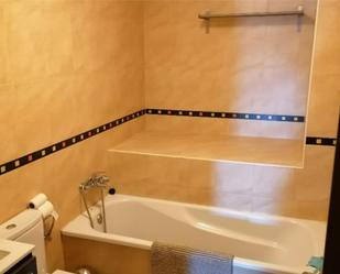 Bathroom of Flat to rent in Miguelturra  with Air Conditioner, Heating and Parquet flooring