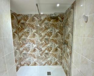 Bathroom of Flat to rent in Burgos Capital  with Heating, Parquet flooring and Furnished