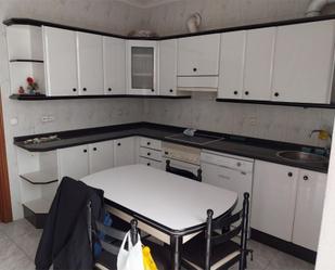 Cuina de Pis en venda en Avilés amb Calefacció, Terrassa i Balcó