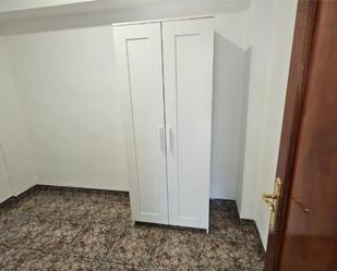 Dormitori de Pis de lloguer en Alfafar amb Aire condicionat i Balcó