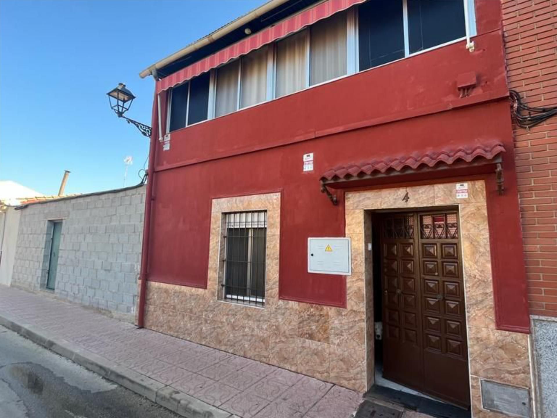 Vista exterior de Casa adosada en venda en Linares amb Aire condicionat, Calefacció i Moblat