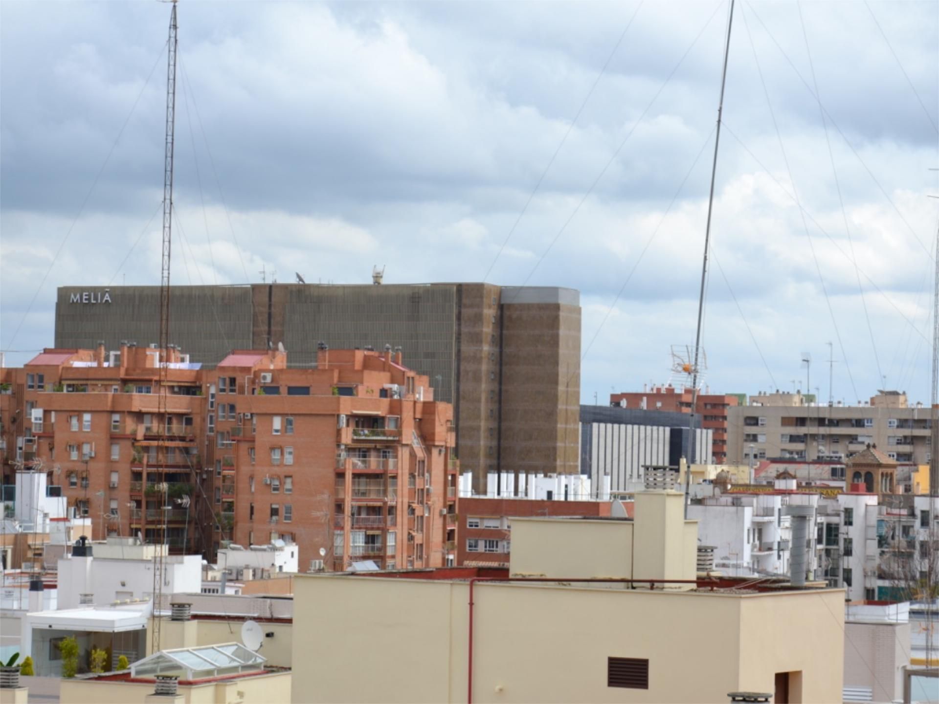 Pis de lloguer a Calle Diego Angulo Íñiguez, 9, La Calzada - La Florida