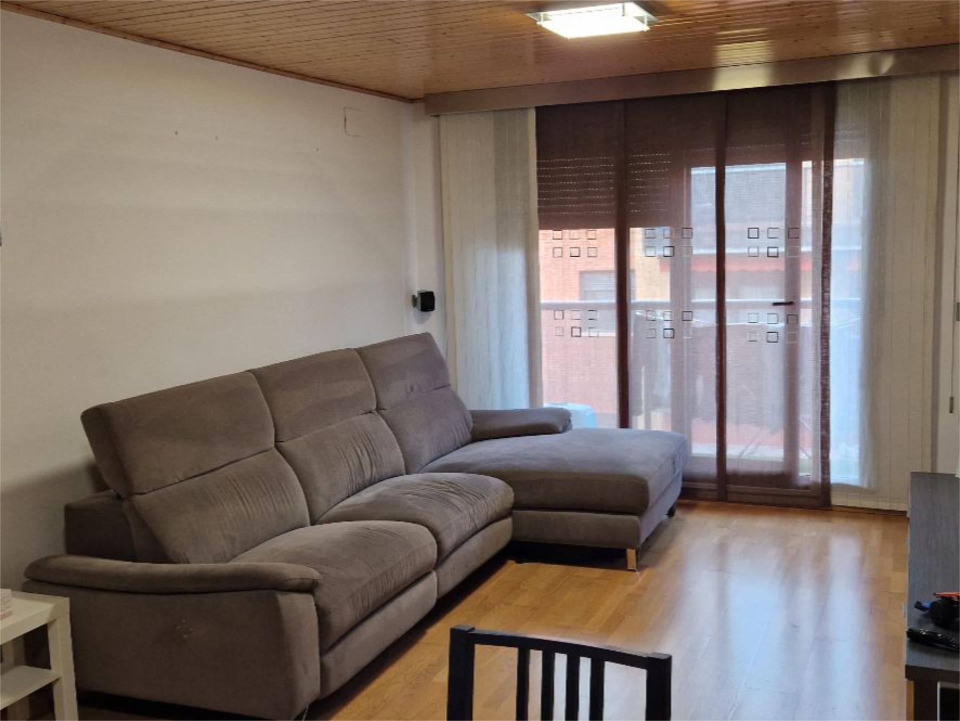 Living room of Flat for sale in Vic  with Air Conditioner and Balcony