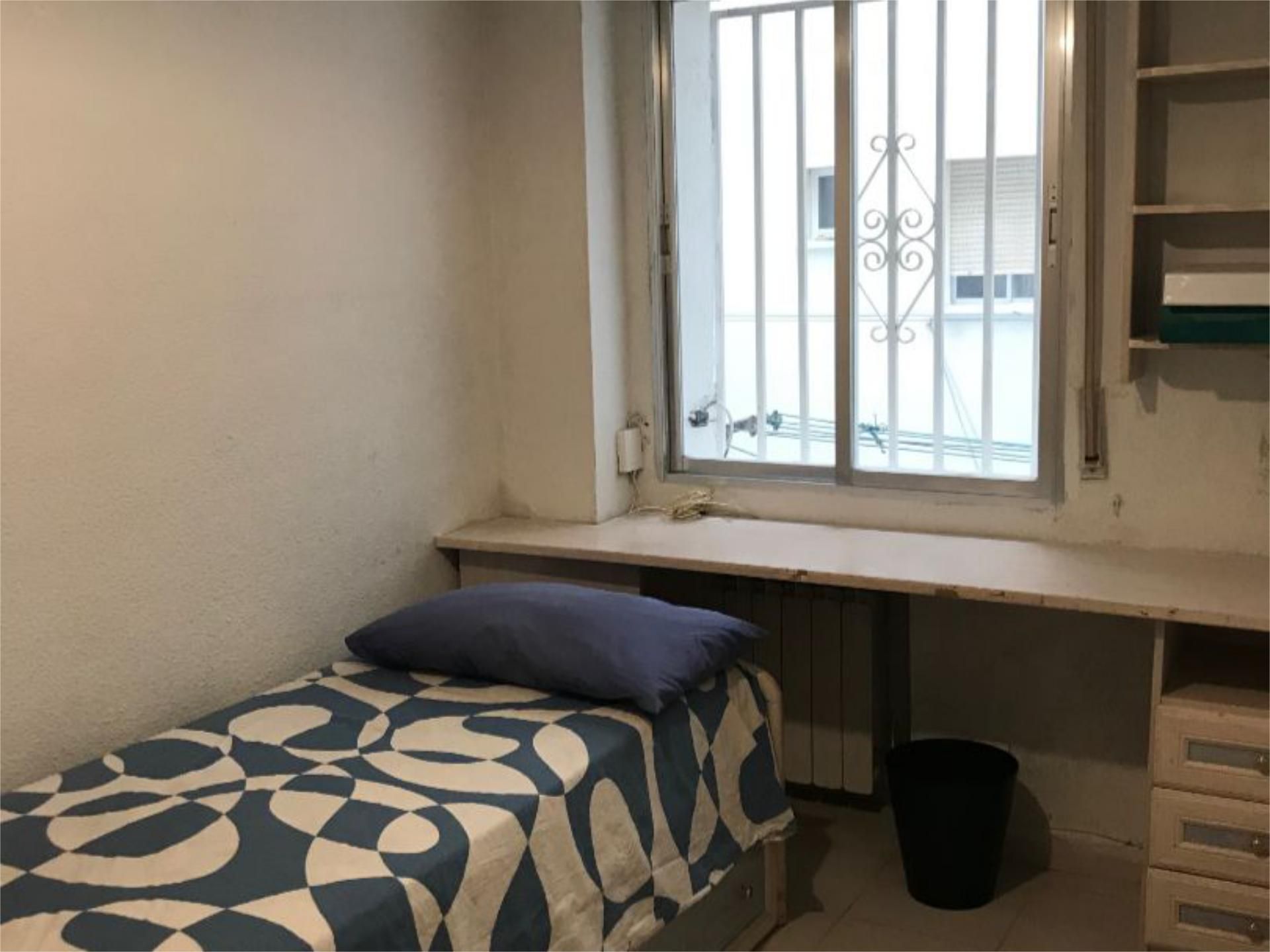 Bedroom of Flat to rent in  Madrid Capital  with Air Conditioner, Heating and Parquet flooring