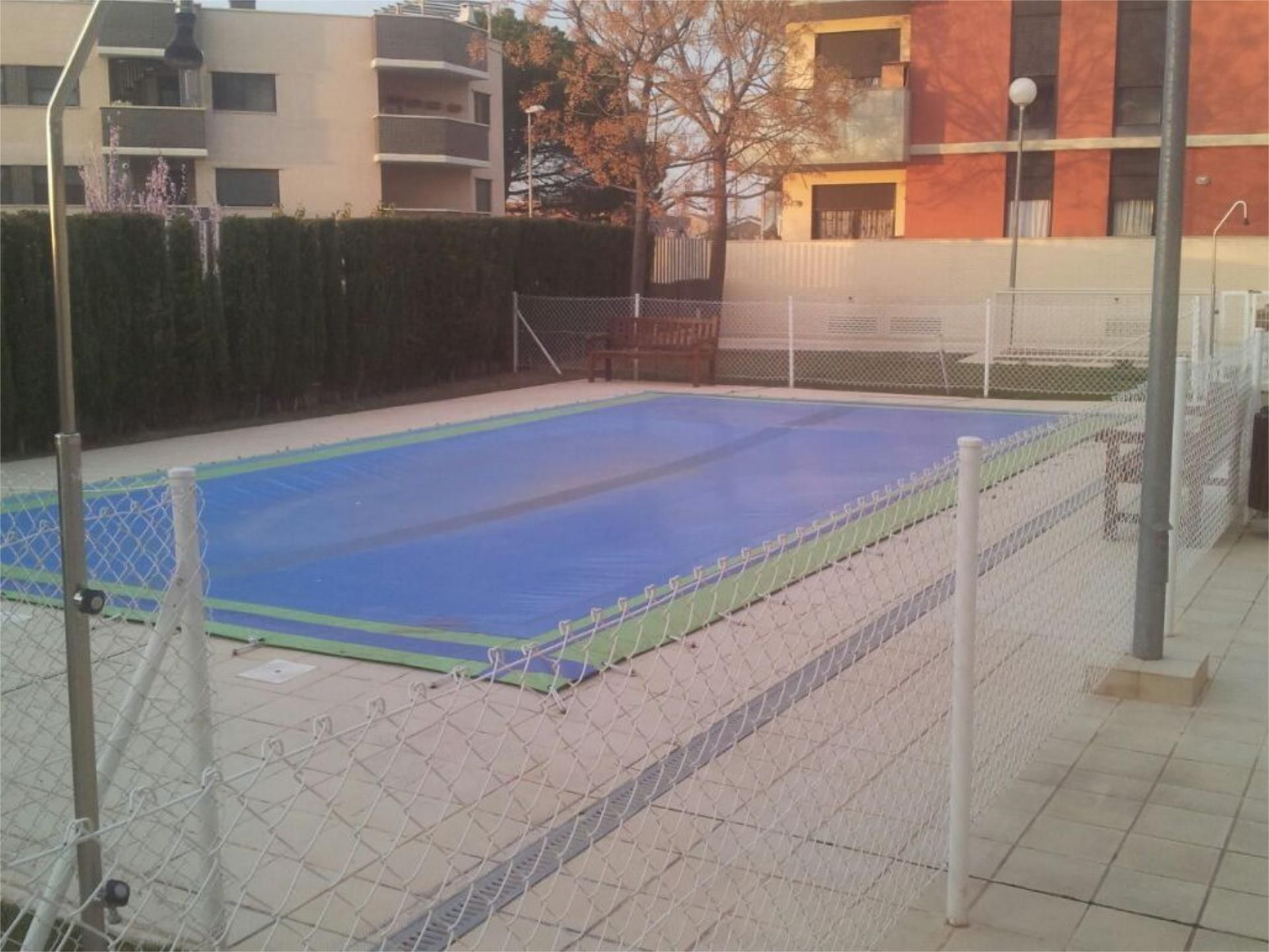Swimming pool of Flat for sale in Cadrete  with Air Conditioner, Heating and Storage room