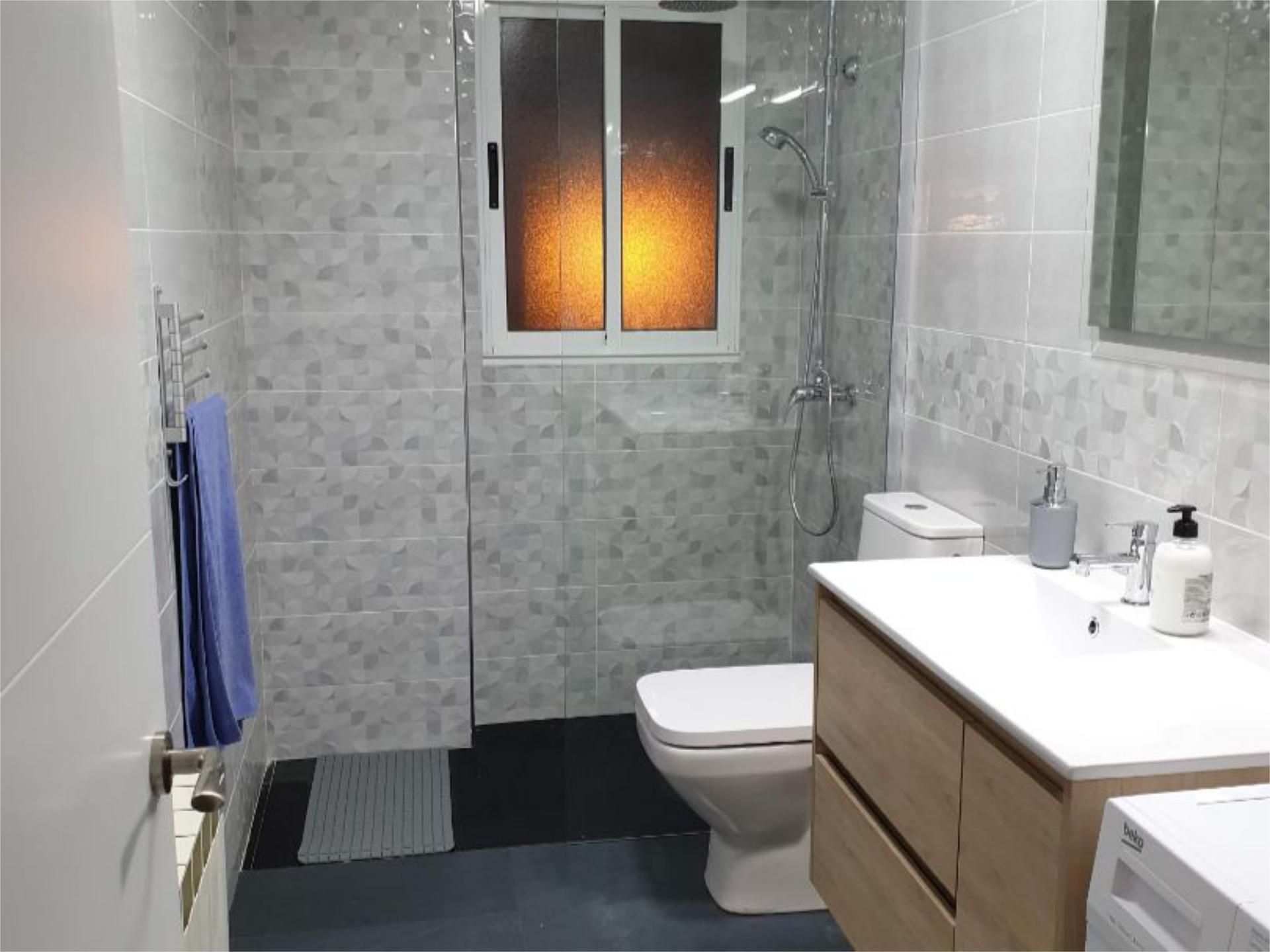 Bathroom of Flat for sale in Avilés  with Heating, Furnished and Balcony