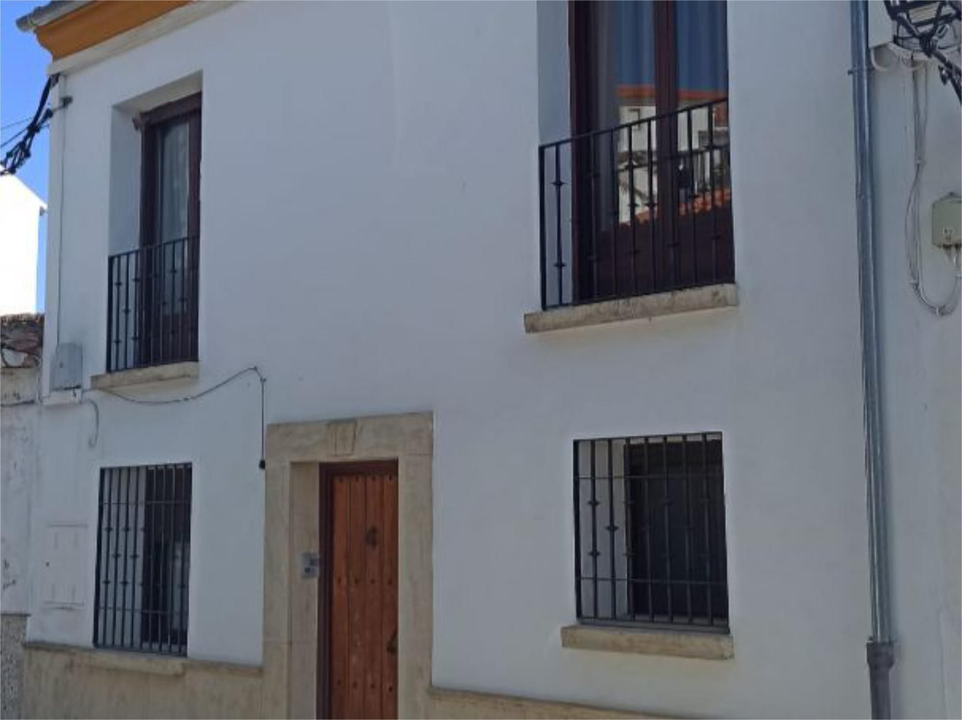Vista exterior de Casa adosada en venda en Espiel amb Calefacció, Jardí privat i Terrassa