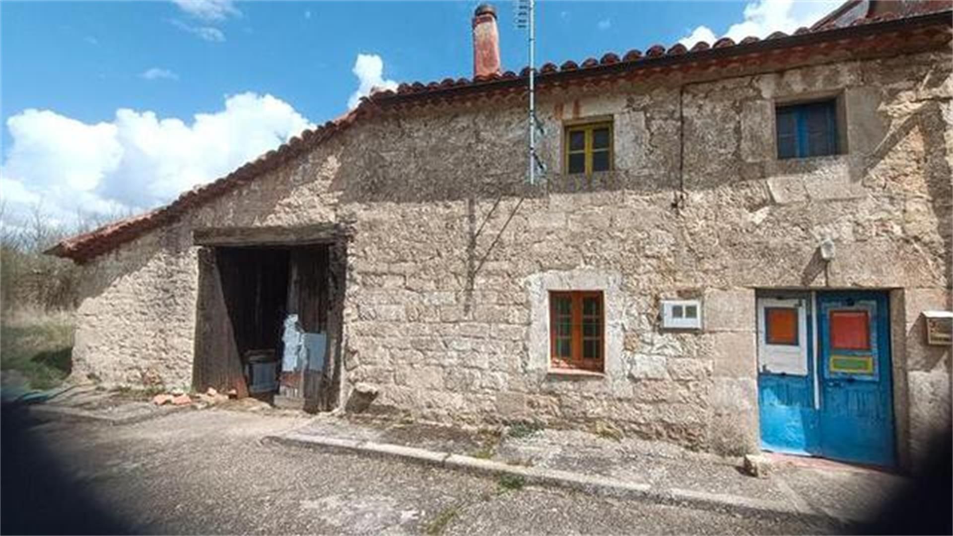 Exterior view of House or chalet for sale in Jurisdicción de Lara