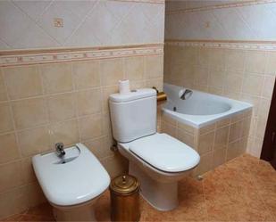 Bany de Apartament de lloguer en Alcalá del Río amb Moblat