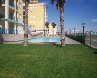 Piscina de Apartament de lloguer en La Manga del Mar Menor amb Jardí privat, Terrassa i Piscina