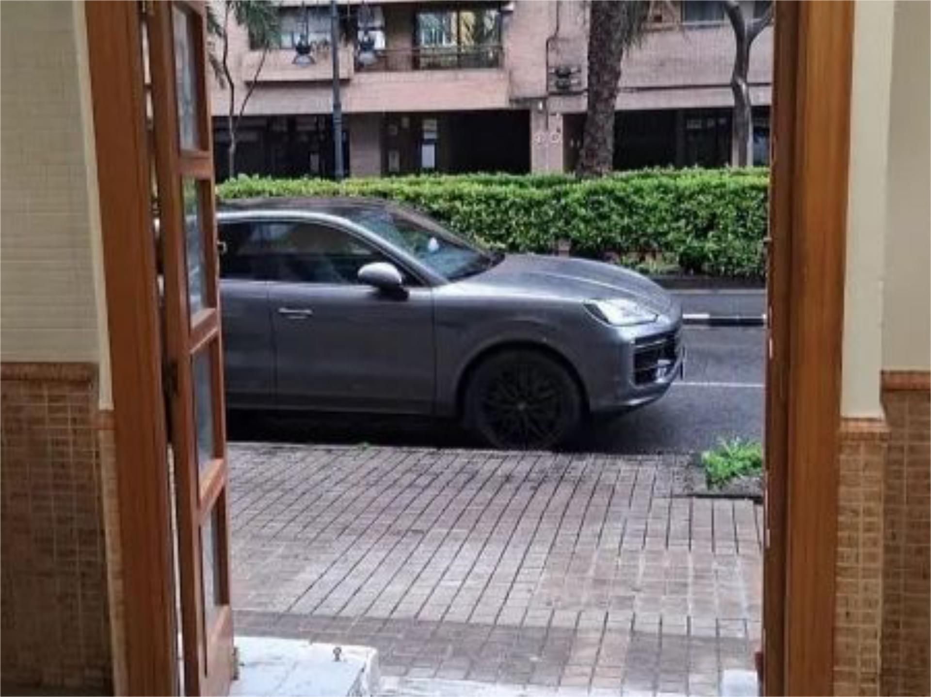 Parking de Nave industrial en venta en  Valencia Capital con Aire acondicionado