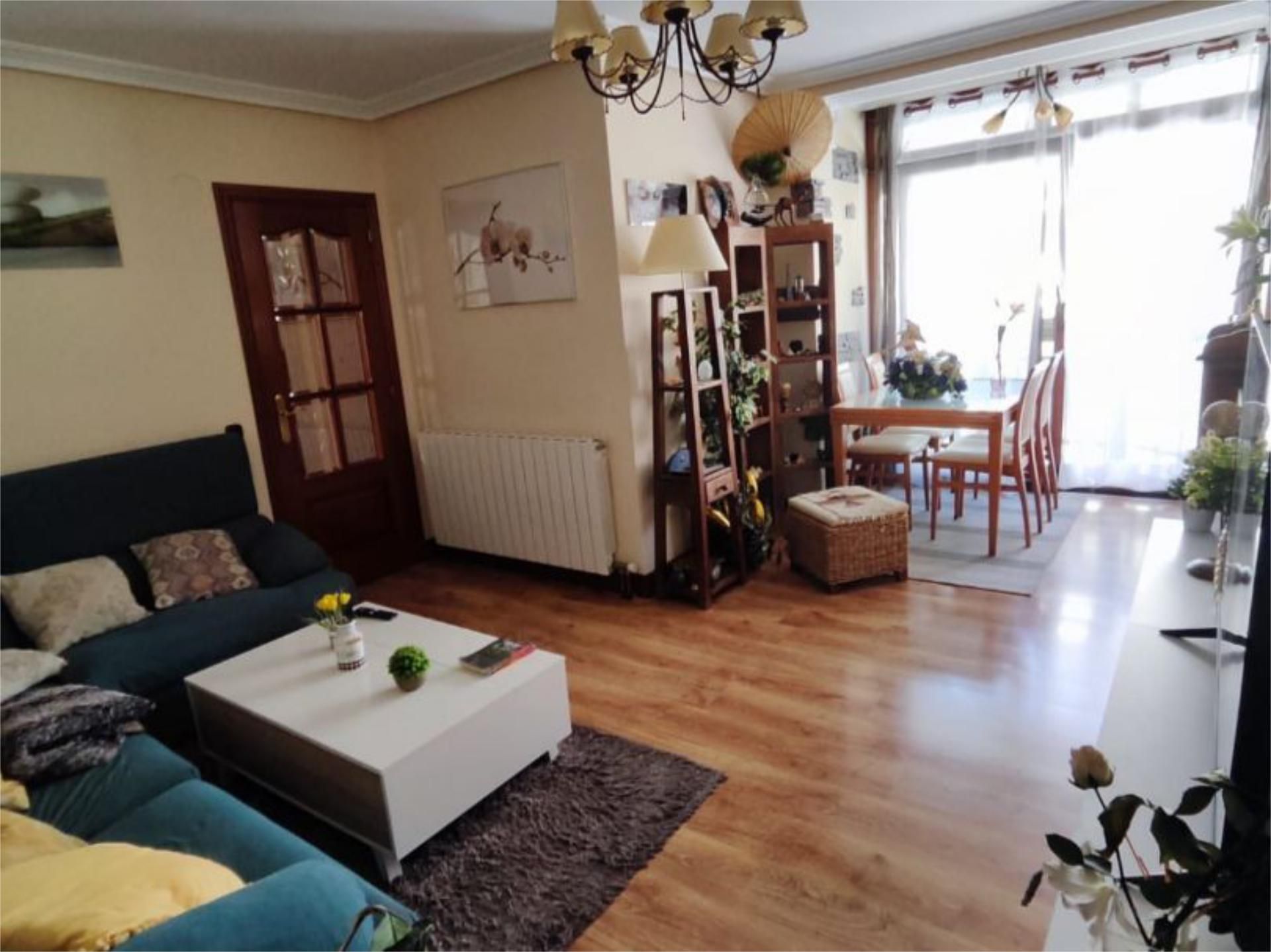 Living room of Flat for sale in Donostia - San Sebastián   with Heating, Parquet flooring and Storage room