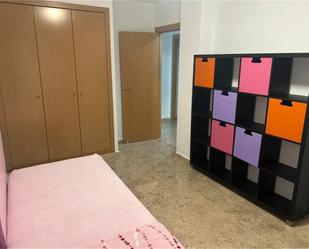Dormitori de Pis de lloguer en Vilamarxant amb Terrassa, Traster i Moblat