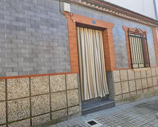 Vista exterior de Pis en venda en Urda amb Calefacció, Terrassa i Traster