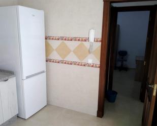 Cuina de Pis per a compartir en Osuna amb Aire condicionat, Calefacció i Terrassa