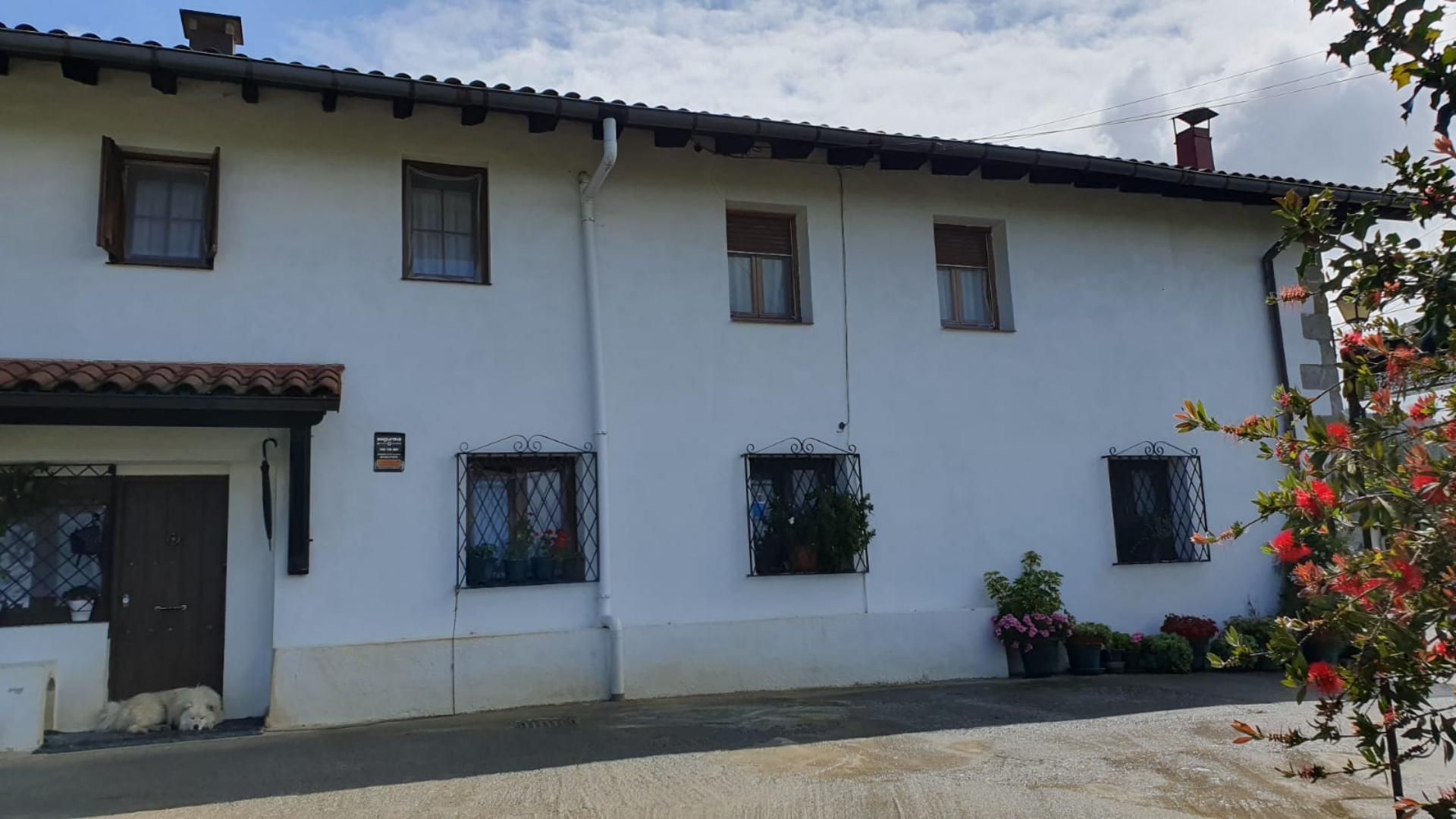 Vista exterior de Casa adosada en venda en Ajangiz amb Moblat, Forn i Rentadora