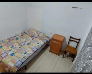 Bedroom of Flat to share in Chiva  with Terrace, Oven and Internet