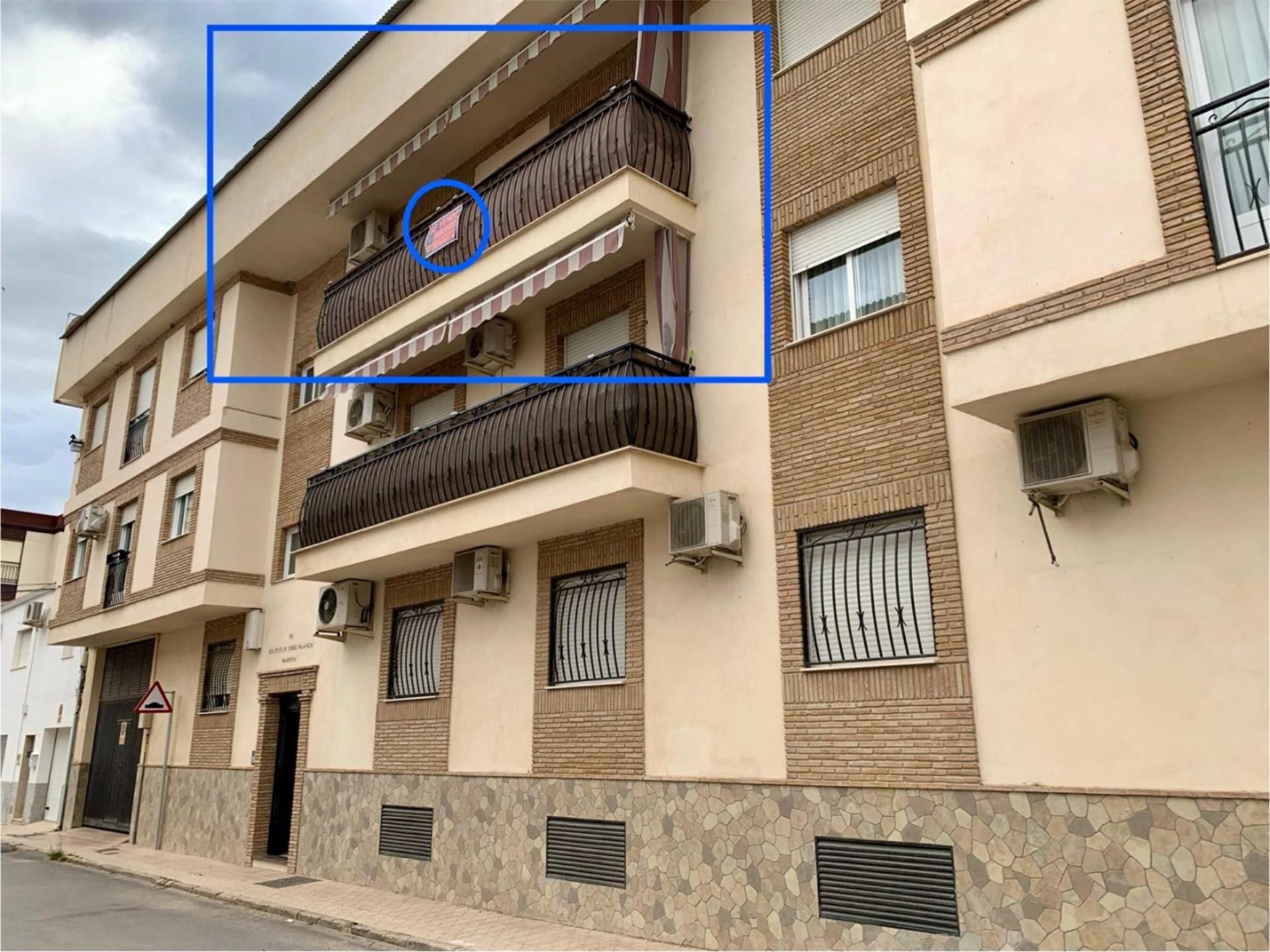 Vista exterior de Pis en venda en Mengíbar amb Aire condicionat i Balcó