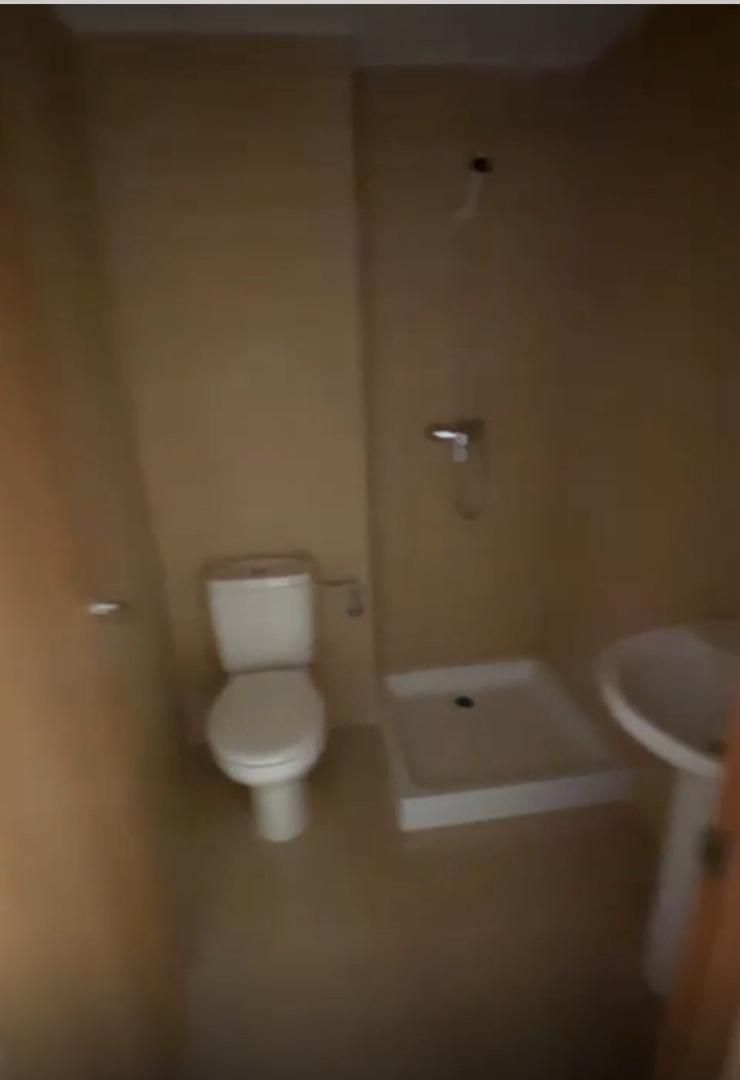 Bathroom of Flat to rent in Tortosa  with Terrace, Oven and Washing machine