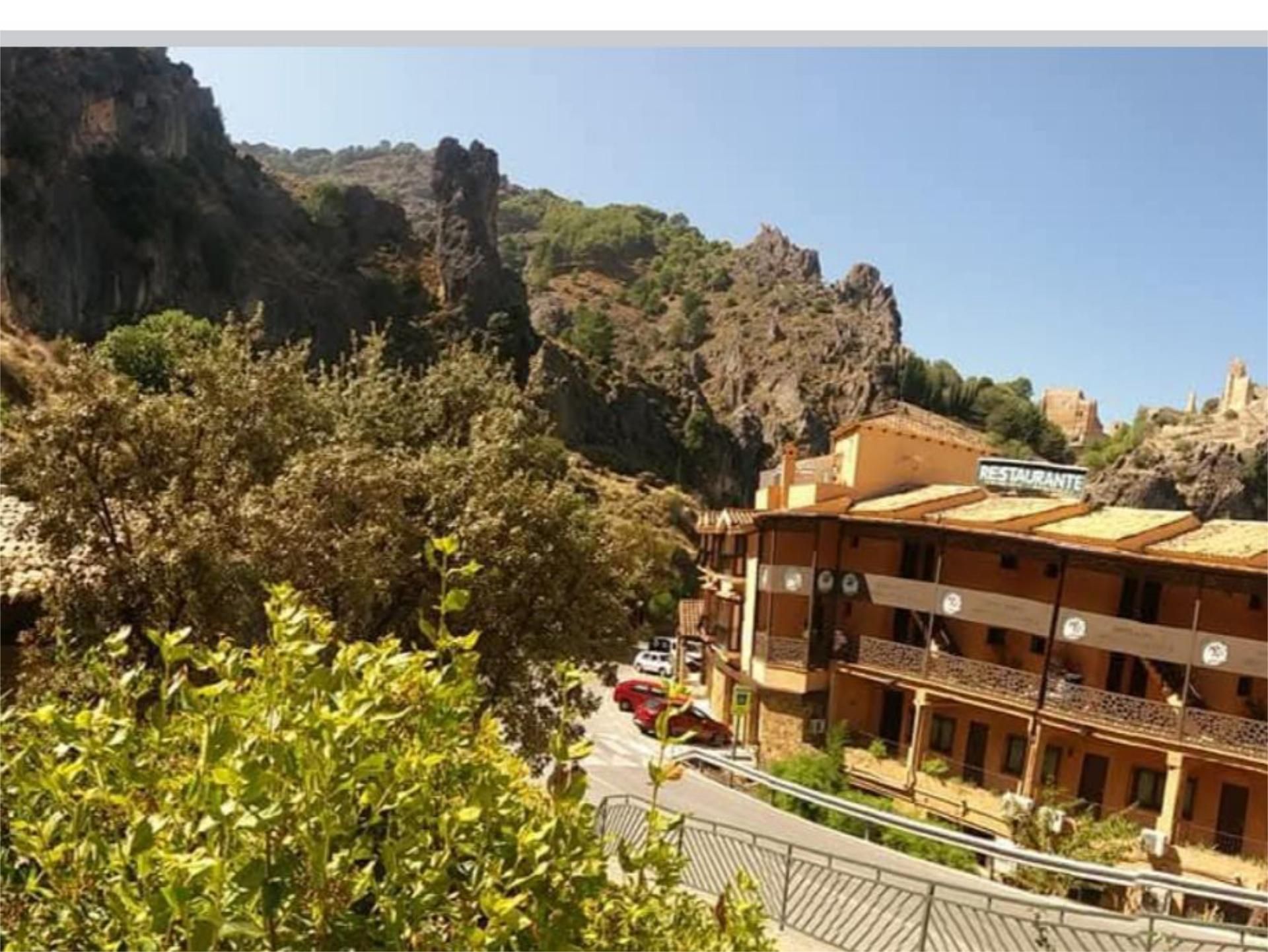 Vista exterior de Pis en venda en La Iruela amb Aire condicionat, Calefacció i Moblat