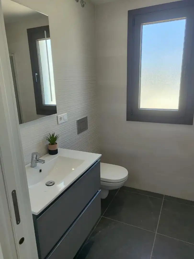 Bany de Planta baixa de lloguer en Finestrat amb Aire condicionat, Terrassa i Piscina