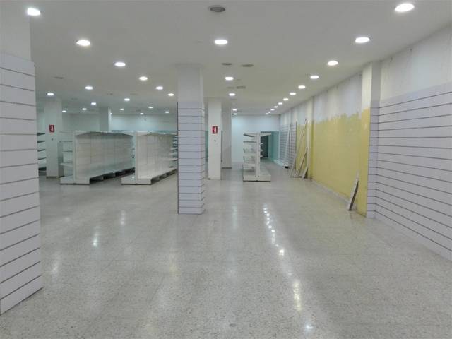 Local comercial en Alquiler en Avenida de Calvo Sotelo, 14 en O Carballiño
