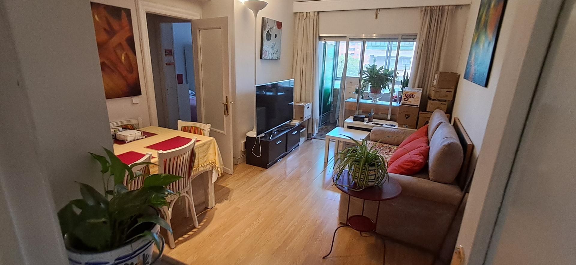 Sala de estar de Piso en venta en  Madrid Capital con Calefacción, Parquet y Terraza