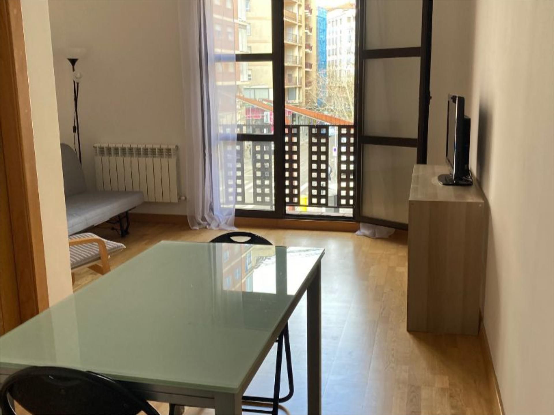 Dormitori de Pis de lloguer en Zamora Capital  amb Balcó