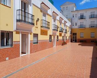 Vista exterior de Pis en venda en Doña Mencía amb Terrassa, Aparcament comunitari i Balcó
