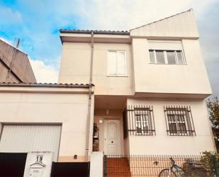 Vista exterior de Pis en venda en Valencia de Alcántara amb Aire condicionat i Terrassa