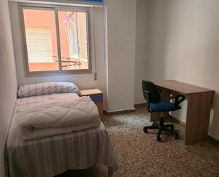 Flat to share in Avinguda Hispanitat, 18, Zona Nord
