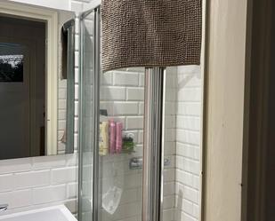 Bathroom of Flat to share in Girona Capital  with Air Conditioner, Heating and Furnished