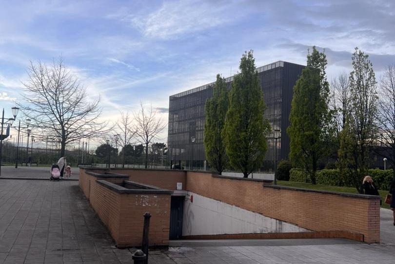 Garatge en venda a Gj-81, 90, El Polígono, Asturias - imatge 1 Foto 1 de Garatge en venda a Gj-81, 90, El Polígono, Asturias