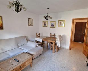 Sala d'estar de Pis en venda en Los Barrios amb Jardí privat, Terrassa i Moblat