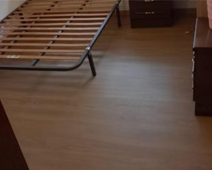 Bedroom of Flat to share in Vigo   with Parquet flooring, Terrace and Furnished