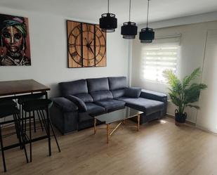Sala d'estar de Pis en venda en Ronda amb Terrassa, Moblat i Forn