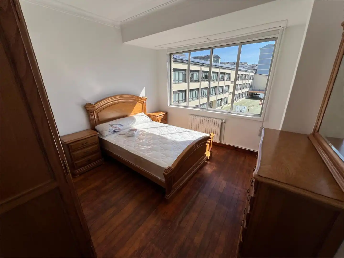 Room in Rúa Serra Gañidoira, 26, Residencia - Abella Bedroom of Flat for share in Lugo with Heating, Parquet flooring and Furnished