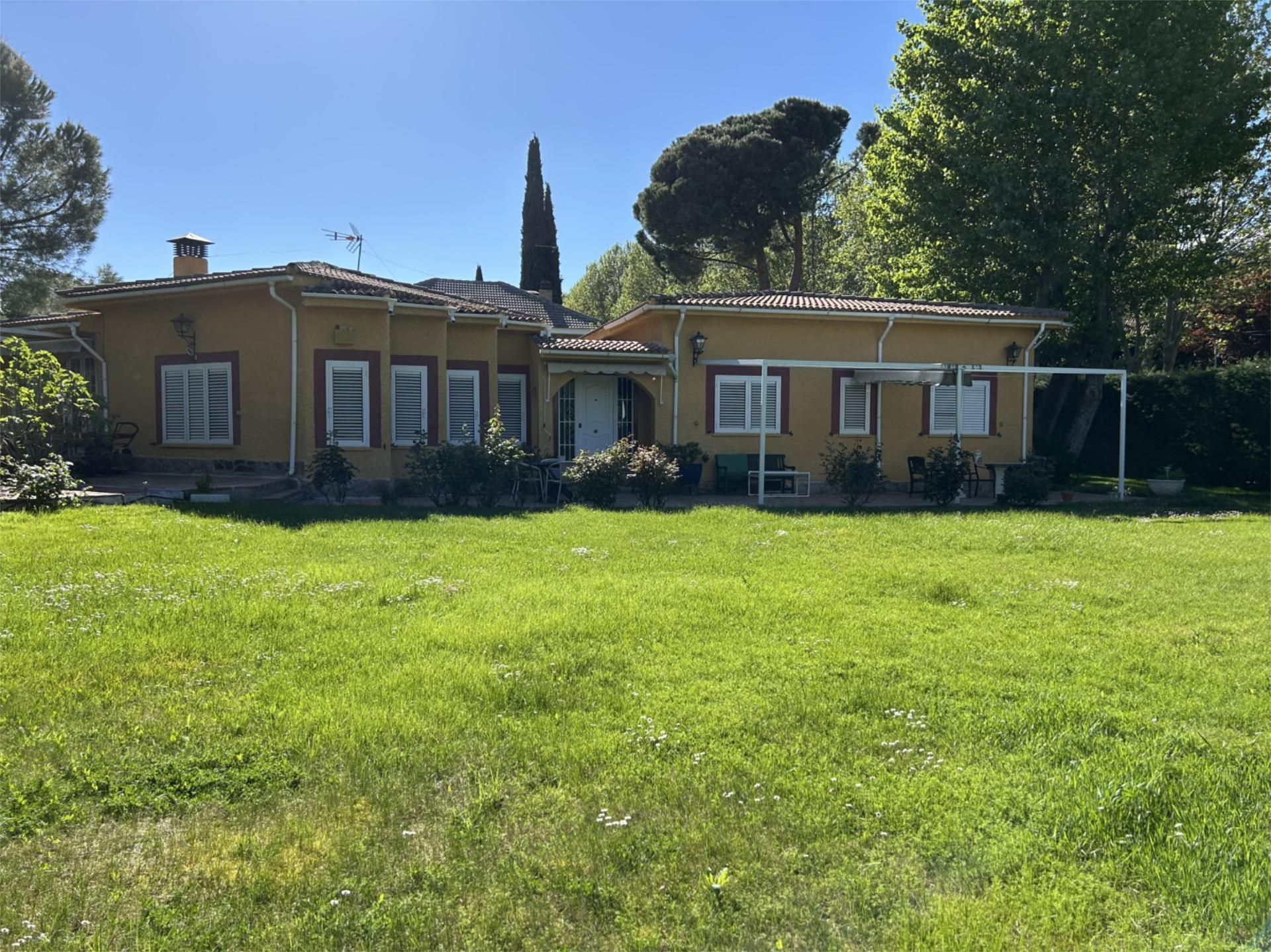 Vista exterior de Pis en venda en Fuente del Fresno amb Jardí privat, Terrassa i Traster