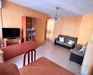 Living room of Flat for sale in  Granada Capital  with Air Conditioner, Terrace and Furnished