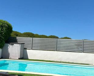 Piscina de Dúplex de lloguer en Sotogrande amb Aire condicionat, Calefacció i Jardí privat