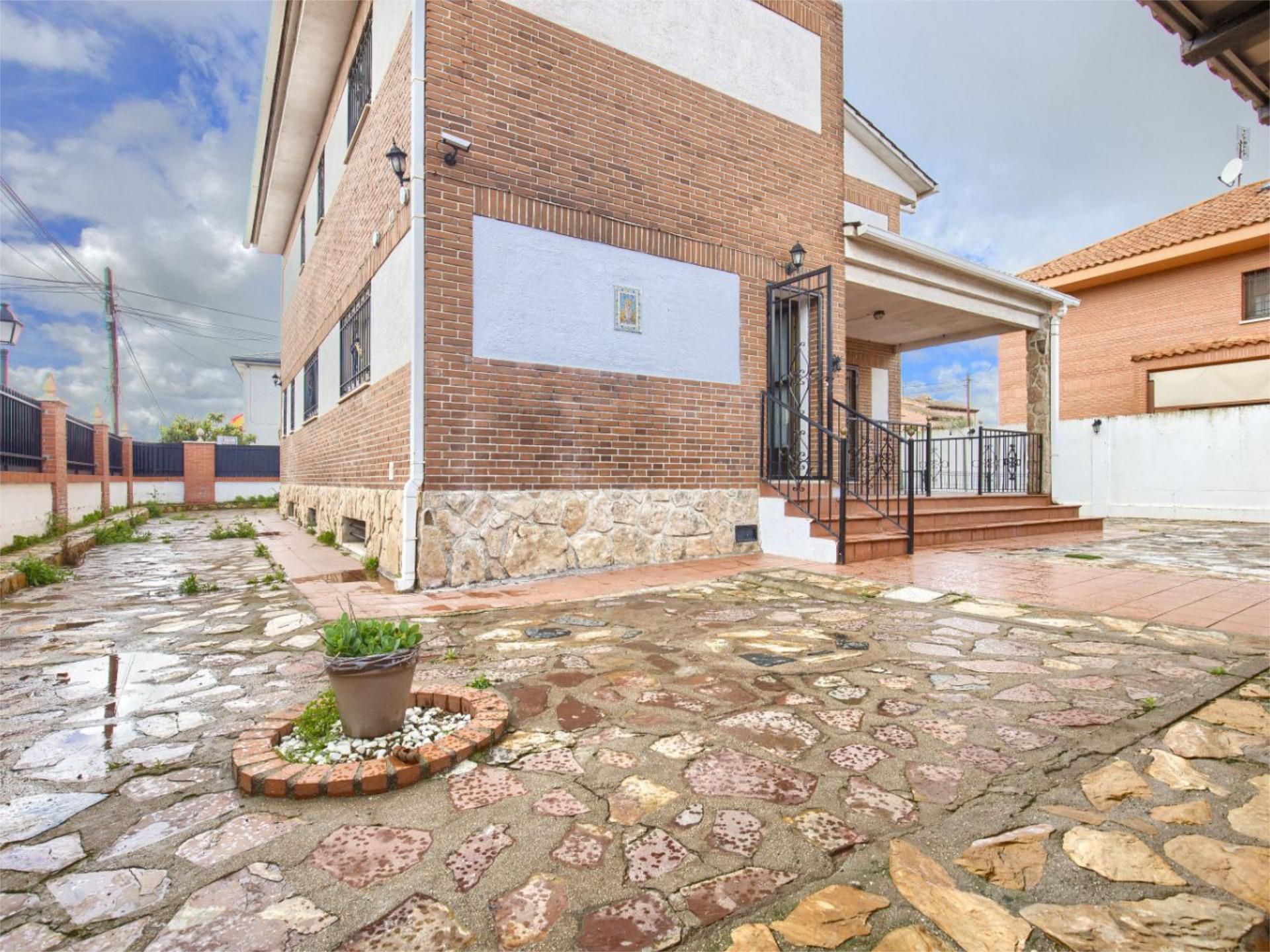 Exterior view of House or chalet for sale in Cubas de la Sagra  with Air Conditioner, Terrace and Swimming Pool