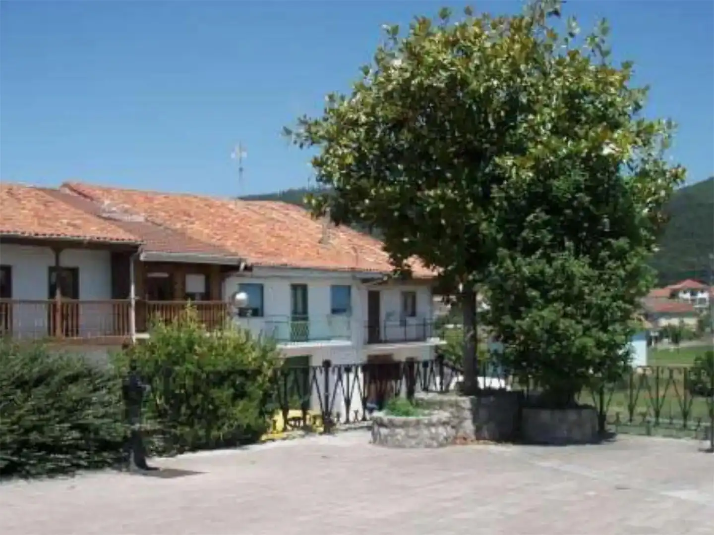Vista exterior de Casa adosada en venda en Argoños  amb Terrassa i Balcó